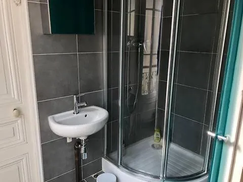 Nice Five Room Flat Near Bastille 파리