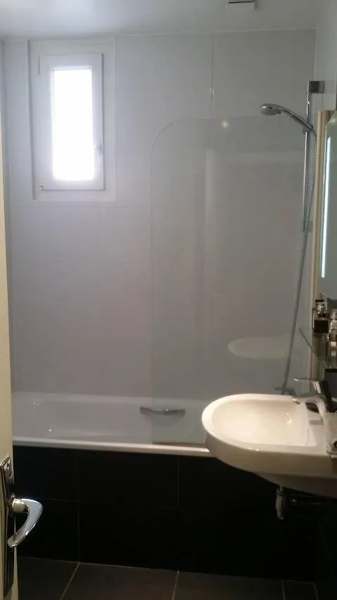 Nice Five Room Flat Near Bastille 파리